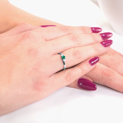 Pierścionek Secret Garden: białe złoto, szmaragd